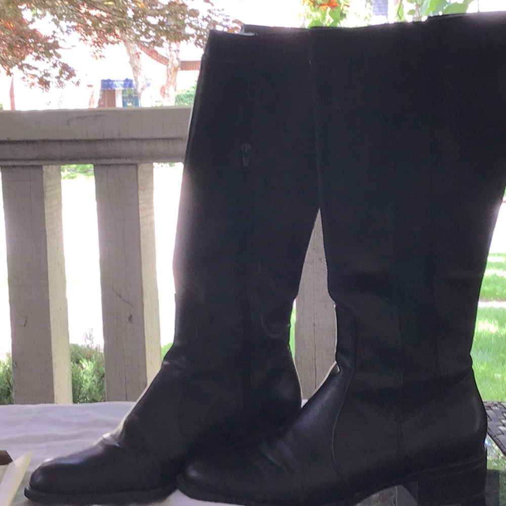 Etienne Aigner Bellini Black flex calf boot, like new, size 9